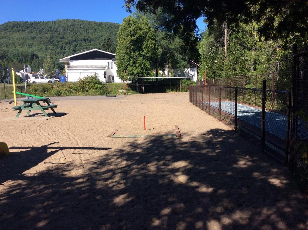 Camping Le 4 Chemins LʼAnse-Saint-Jean Cameră foto