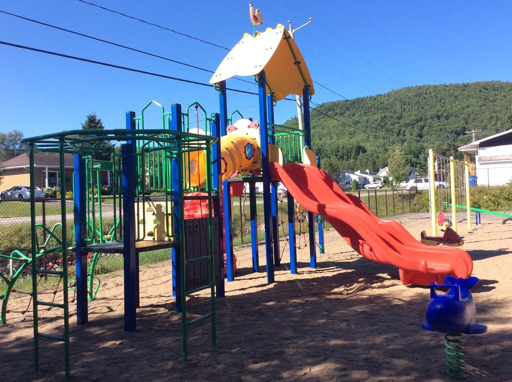 Camping Le 4 Chemins LʼAnse-Saint-Jean Cameră foto